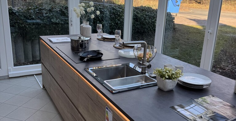 Ihre Wunschküche finden Sie bei uns. Ihre Wunschküche finden Sie bei uns.